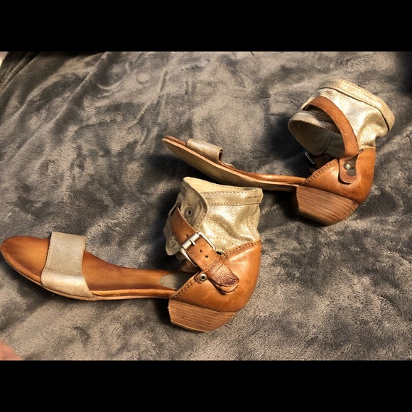 Sandals leather ankle strap gladiator small heel. - Picture 2 of 8